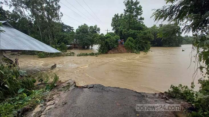 নদীর বাঁধ ভেঙে প্লাবিত ২০ গ্রাম