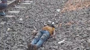 নলডাঙ্গায় রেল স্টেশনের ওভার ব্রিজের পিলারে ধাক্কা ১ শিশু মৃত্যু