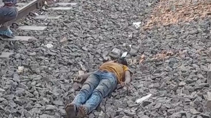 নলডাঙ্গায় রেল স্টেশনের ওভার ব্রিজের পিলারে ধাক্কা ১ শিশু মৃত্যু