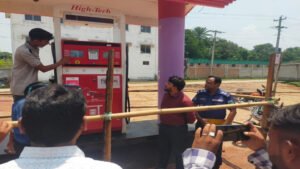 পাচারকালে আটক ৮ হাজার লিটার জ্বালানি তেল ভোলাহাট ফিলিং স্টেশনে স্থানান্তর