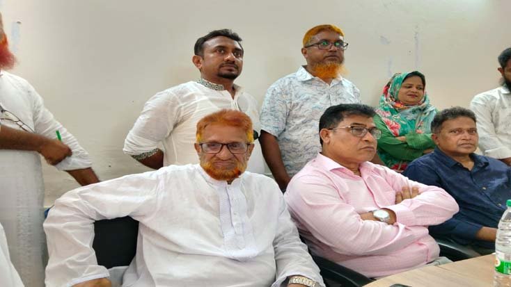 বরগুনা জেলায় পরিষদ প্রশাসককে ফুলেল শুভেচ্ছা জানিয়েছেন প্রাথমিক শিক্ষক সমিতি