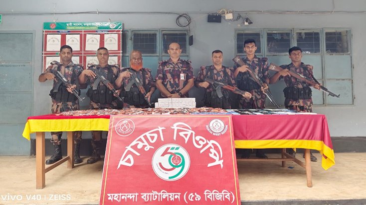 বিজিবি’র অভিযানে ভারতীয় মোবাইল ফোন, ইয়াবা এবং নেশাজাতীয় ট্যাবলেট জব্দ