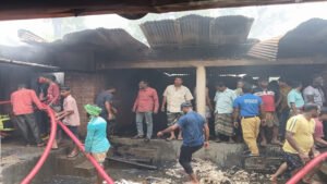 ভোলাহাটে বসতবাড়ীর ৪টি ঘরে আগুন