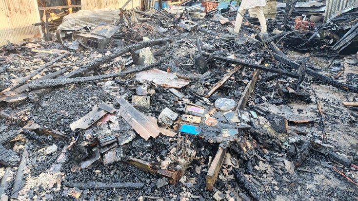 মোংলায় ভয়াবহ আগুন, পুড়ে ছাই ৪ দোকান