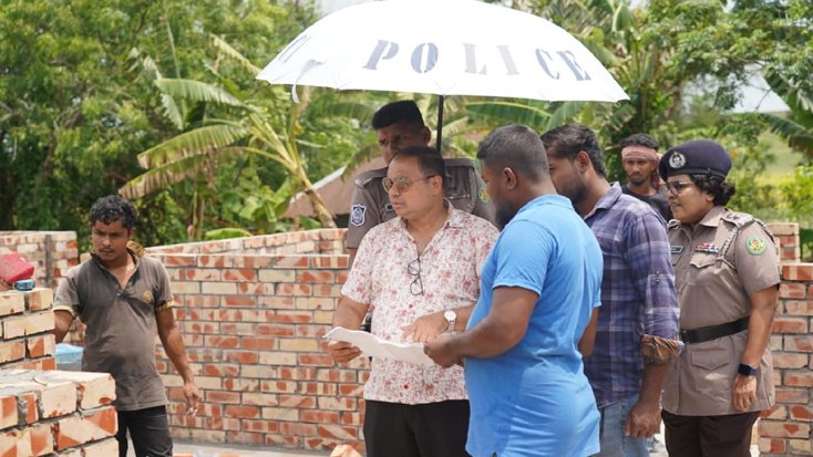 লবণচরা থানার নির্মাণ কাজের অগ্রগতি পরিদর্শন করলেন কেএমপি কমিশনার