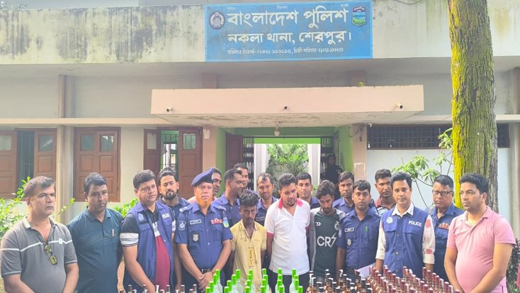 শেরপুরে ভূসির বস্তায় ১০৮ বোতল বিদেশি মদ সহ তিনজনকে আটক