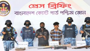 সুন্দরবনের কুখ্যাত বনদস্যু করিম শরিফ বাহিনীর ২ সদস্য অস্ত্র সহ আটক ৪