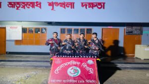 সোনামসজিদে বিজিবি’র অভিযান ১৮৫ বোতল ভারতীয় নেশাজাতীয় সিরাপ উদ্ধার