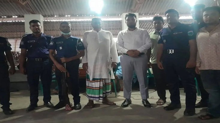 ​​বটতলা হাটে পশুর অতিরিক্ত টোল আদায় ইজারাদারের প্রতিনিধিকে জরিমানা