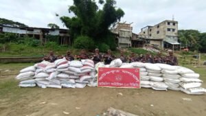 রাঙামাটির ছোটহরিনা বিজিবির অভিযান; নৌকাভর্তি সার জব্দ