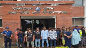 চাঁপাইনবাবগঞ্জে পুলিশের অভিযানে ইয়াবা-গাঁজা ও চোলাই মদসহ ২১ জন গ্রেফতার