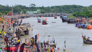 উত্তাল সাগর থেকে ফিরছে জেলেরা,লোকসানের শঙ্কা