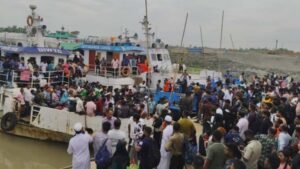 এক সাংসদের জন্য দুই ঘন্টা ফেরী বন্ধ, যাত্রীদের ভোগান্তি