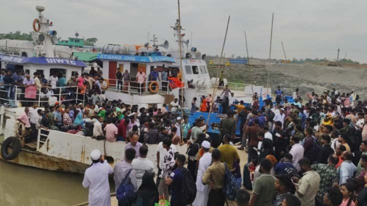 এক সাংসদের জন্য দুই ঘন্টা ফেরী বন্ধ, যাত্রীদের ভোগান্তি