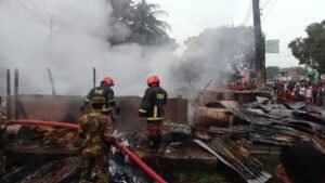 গুইমারার জালিয়াপাড়াতে অগ্নিকাণ্ডে হোটেল ও তেলের দোকান পুড়ে ছাই