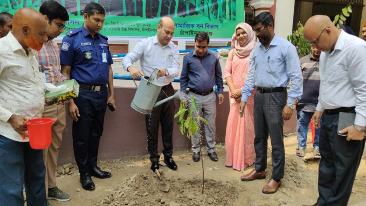 চাঁপাইনবাবগঞ্জে ৫ বছরে ২৫ কোটি বৃক্ষরোপণ কর্মসূচির শুভ উদ্বোধন