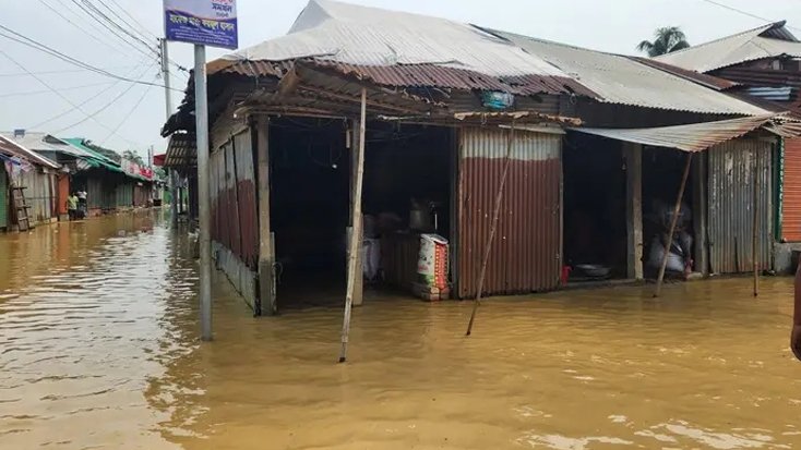 ঝিনাইগাতী বাজারে জলাবদ্ধতার দুর্ভোগ মহারশি নদীর পানি বৃদ্ধিতে চরম ভোগান্তি