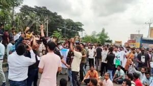 ঢাকা-চট্টগ্রাম মহাসড়ক অবরোধ