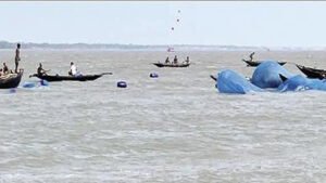 দাকোপে নিষিদ্ধ নেটজালে রেণু পোনা নিধন নৌ পুলিশের বিরুদ্ধে অভিযোগ