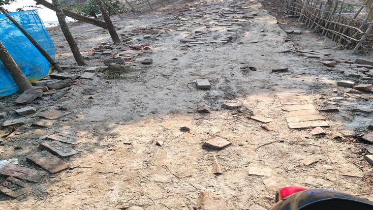 দুর্ভোগের চরম সীমায় দক্ষিণ আমিরপুরবাসী