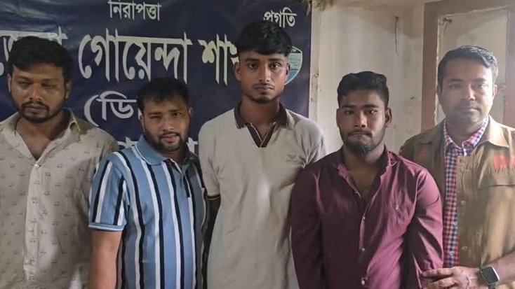 নোয়াখালীর আবাসিক হোটেলে ডিবির অভিযান, নারী-পুরুষসহ আটক ১৪