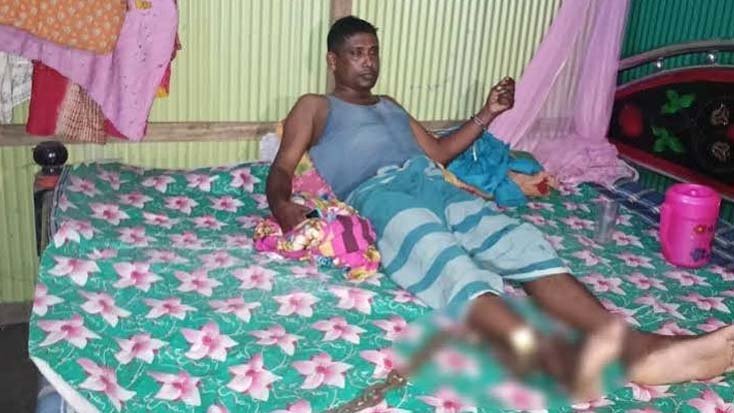 পাওনা টাকা আদায়ে অটোরিকশা চালককে বেঁধে নির্যাতন