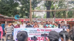 প্রতিমন্ত্রী শাহে আলমের মানহানী মামলার প্রতিবাদে সাংবাদিকদের মানববন্ধন অনুষ্ঠিত