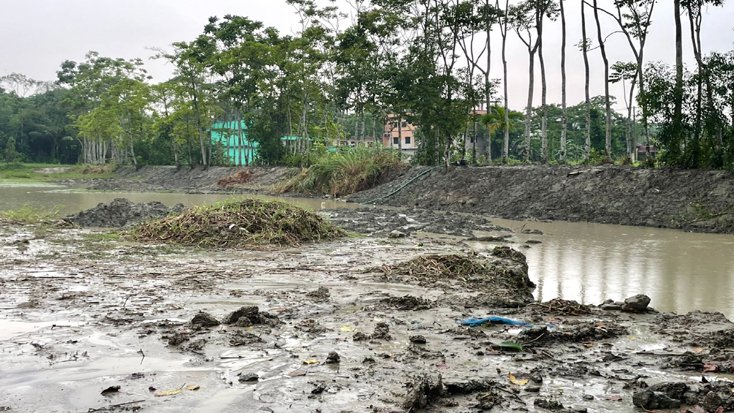 প্রবাসে থাকার সুযোগে পৈত্রিক সম্পত্তিতে মাটিদস্যুতা
