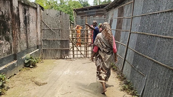 রংপুরে শতবর্ষী চলাচলের রাস্তা বন্ধের অভিযোগ, ভোগান্তিতে এলাকাবাসী