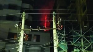 রাজধানীর কাঁটাবনে আবাসিক ভবনে ভয়াবহ আগুন