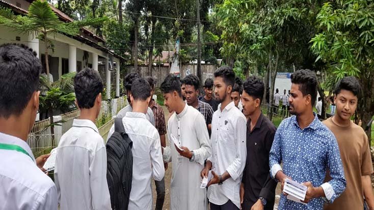 রামগড় কলেজে মাদক ও জুয়ার ক্ষতিকর দিক সম্পর্কে লিফলেট বিতরন