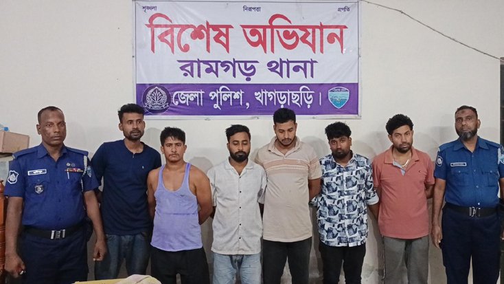 রামগড় পুলিশের অভিযানে মাদক সেবনকালে ৯ যুবক আটক