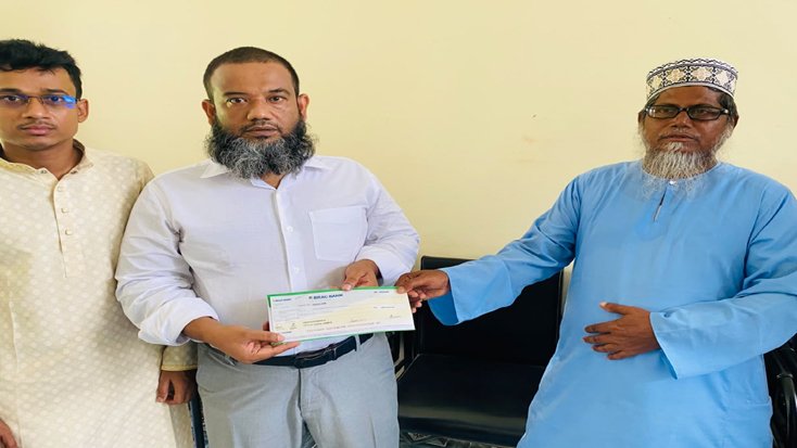 শিক্ষা উন্নয়নে লায়ন সৈয়দ হারুন এমজেএফ-এর মহতী উদ্যোগ, মাদ্রাসায় দুই লক্ষ টাকার চেক প্রদান