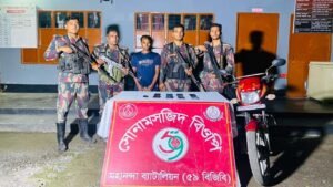শিবগঞ্জ সীমান্তে বিজিবির অভিযানে চোরাই মোবাইল ও মোটরসাইকেলসহ আটক ১