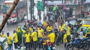 শ্রীমঙ্গলে বৃষ্টির মধ্যে ঘোড়ার গাড়ি নিয়ে ব্রাজিল সমর্থকদের শোভাযাত্রা