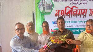 শ্রেণিকক্ষ থেকে উন্নয়নের আলোচনায়, বাতাকান্দীতে ব্যস্ত নতুন সভাপতি