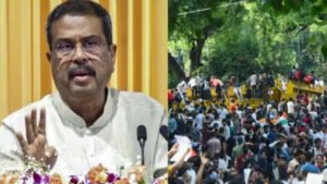 পদত্যাগ করলেন ভারতের শিক্ষামন্ত্রী