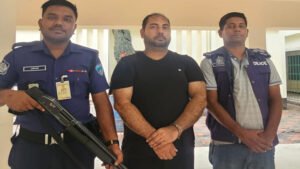 এয়ারপোর্ট থেকে সাজাপ্রাপ্ত আসামিকে গ্রেফতার করেছে চাটখিল পুলিশ