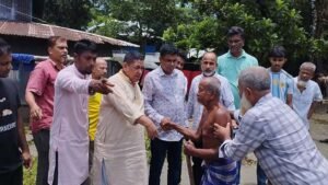 গলাচিপায় প্রাকৃতিক দুর্যোগে ক্ষতিগ্রস্তদের পাশে যুবদল নেতা ইখতিয়ার রহমান কবির
