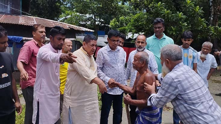 গলাচিপায় প্রাকৃতিক দুর্যোগে ক্ষতিগ্রস্তদের পাশে যুবদল নেতা ইখতিয়ার রহমান কবির