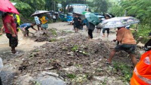 চার দিনের টানা বৃষ্টিতে রাঙামাটিতে পাহাড়ধসের শঙ্কা, প্রস্তুত ২০৪ আশ্রয়কেন্দ্র