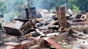 জানাযা শেষে গণপিটুনিতে খুনির মৃত্যু, বাড়িতে আগুন