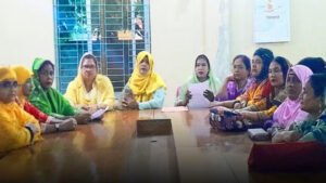নবাবগঞ্জ থানা মহিলা দলের সভাপতি সহ ১০ জন মহিলা দলের নেত্রীর পদত্যাগ