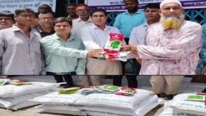 নলডাঙ্গায় বিনামূল্যে গ্রীষ্মকালীন শাকসবজি বীজ ও সার বিতরণ