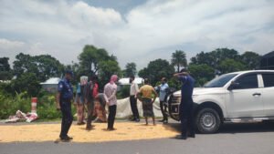 নলডাঙ্গায় মহাসড়কে ভুট্টা শুকানোর দায়ে মোবাইল কোর্ট  ২ জনকে জরিমানা