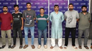 পাসপোর্টধারীর বদলে অন্য নারীকে ইতালি পাচার, ৫৬টি পাসপোর্টসহ ৭ সদস্য আটক