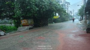 বরগুনায় টানা বৃষ্টিতে গৃহবন্দী শ্রমজীবী মানুষ