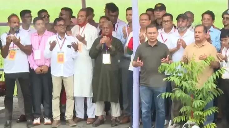 বরিশাল পৌঁছেছেন প্রধানমন্ত্রী, অংশ নিয়েছেন বৃক্ষরোপণ কর্মসূচিতে