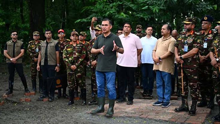 বিস্তীর্ণ জঙ্গলে সেনাবাহিনীর গ্রীষ্মকালীন মহড়া পরিদর্শনে প্রধানমন্ত্রী