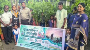 মোংলায় বাংলাদেশ ন্যাজ্যারীণ মিশনের বৃক্ষের চারা বিতরণ